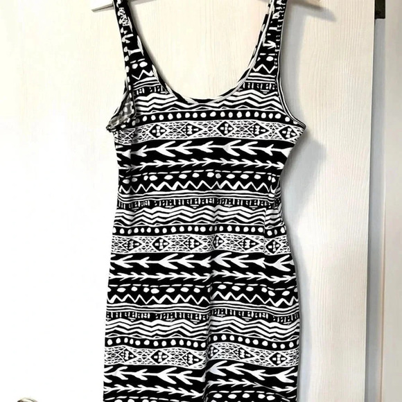 Victoria's Secret PINK Women's Tribal Aztec Print Bodycon Mini Dress M Black - Picture 2 of 10